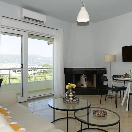 Steps From The Sea Modern Apartment! *