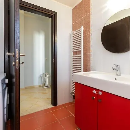 Steps From The Sea Modern Apartment!
