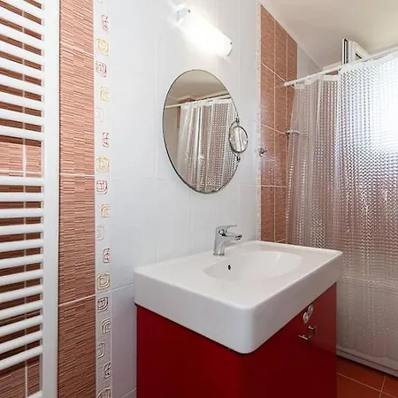 Steps From The Sea Modern Apartment! *
