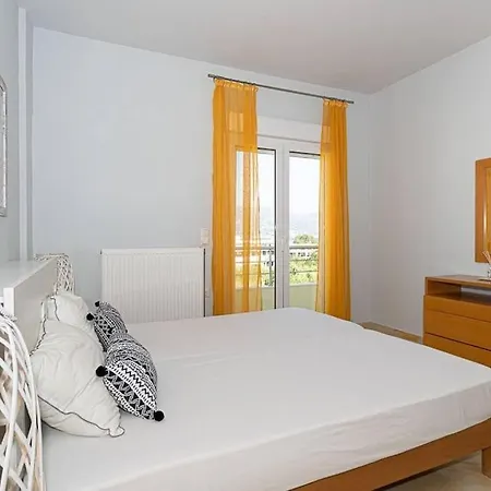 Steps From The Sea Modern Apartment! *